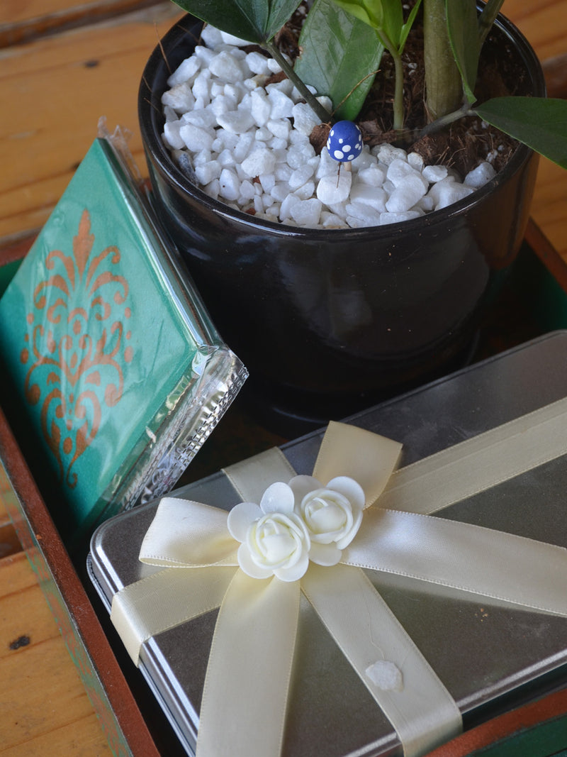 Green Lantern Hamper - ZZ in ceramic, Chocolates, Coasters & Hand Painted Tray